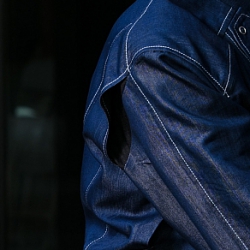 Bluza jeansowa na zatrzaski z nowoczesnymi wywietrznikami na plecach